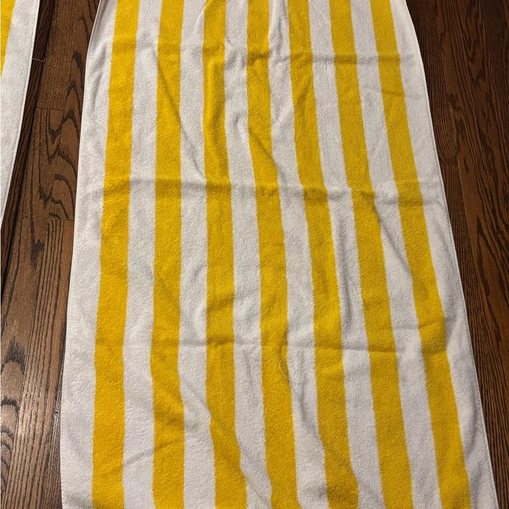 Amazon Basics Yellow and White Towels